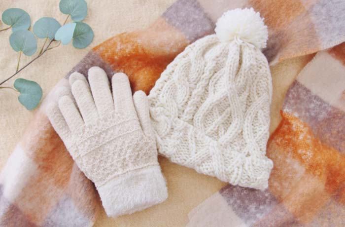 手袋と毛糸の帽子とマフラー